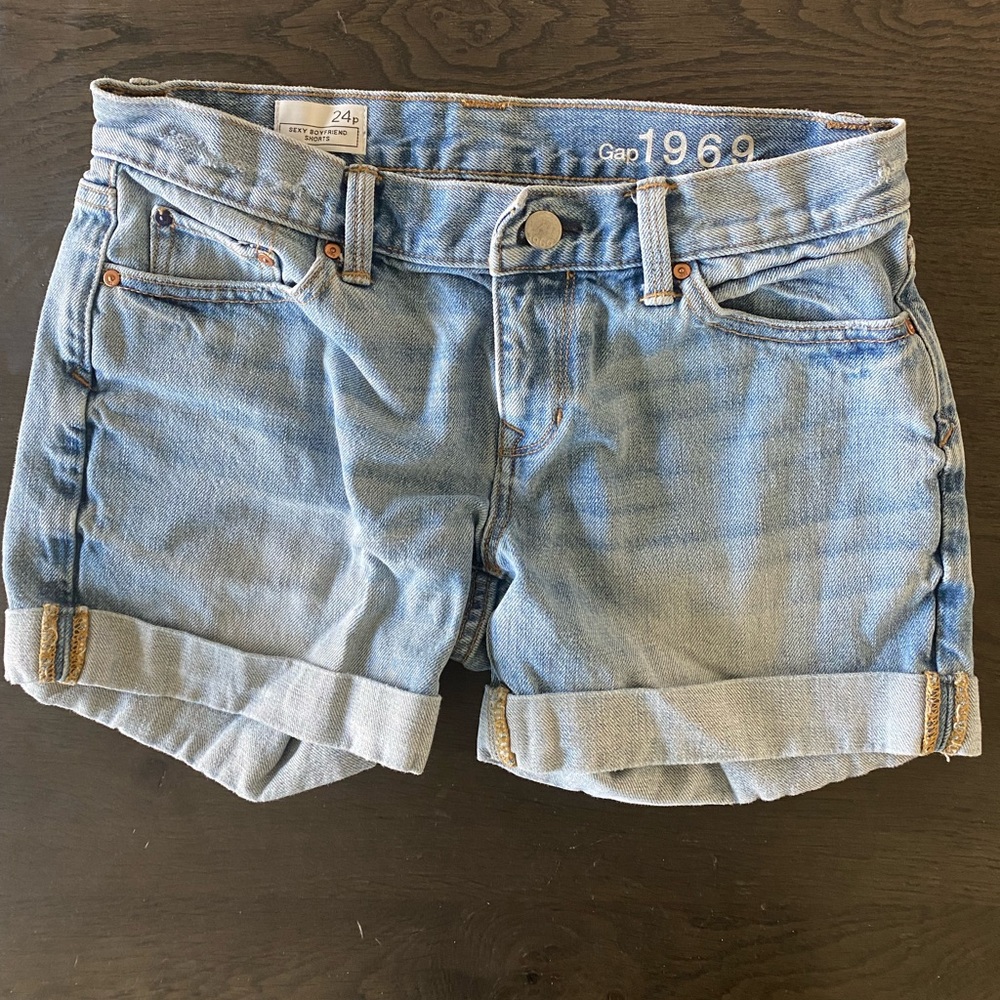 Gap sexy boyfriend light denim shorts size 24P